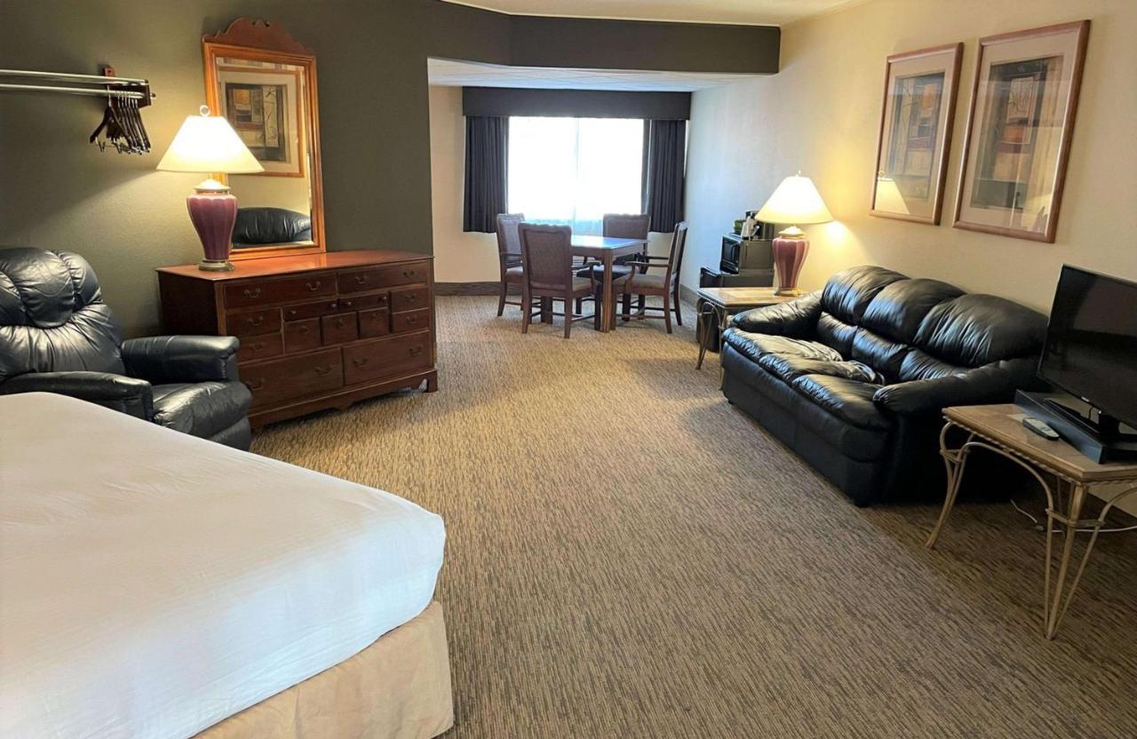 Crossroads Hotel & Event Center Fort Dodge Exterior foto